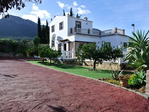 Alhaurin El Grande Country house with pool to rent from €1,300 per month